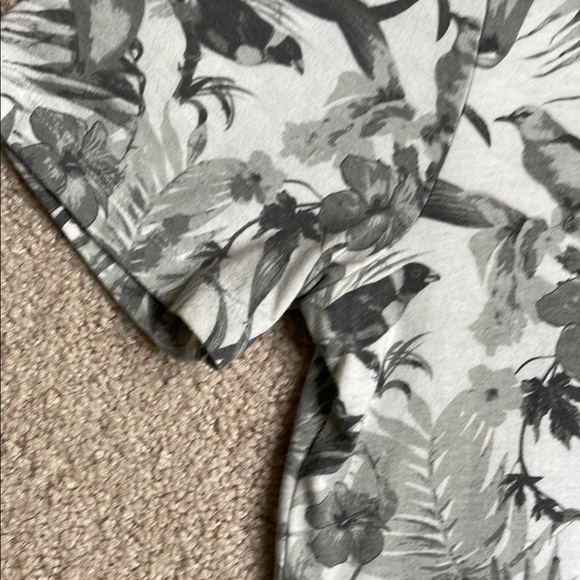 Attention Gray and White Short Sleeve Tee with Tropical Print - Picture 3 of 5